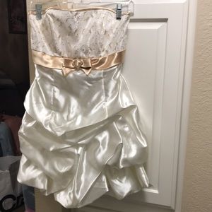 Jessica McClintock for Gunne Sax cream and gold short formal dress